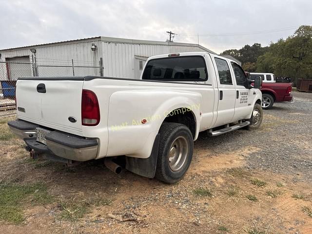 Image of Ford F-350 equipment image 2