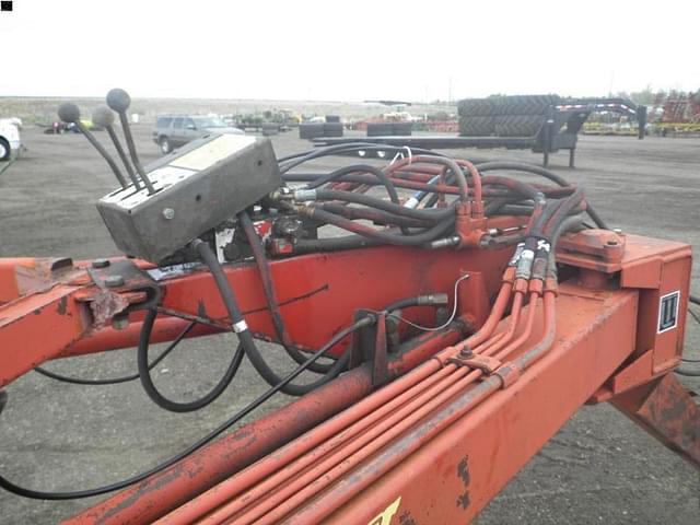 Image of New Holland 216 equipment image 4