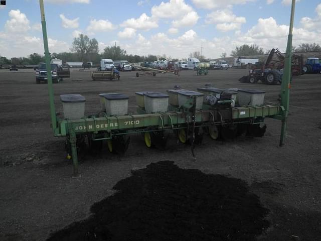 Image of John Deere 7100 equipment image 1