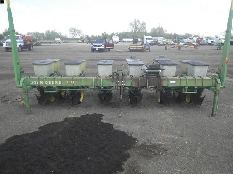 Image of John Deere 7100 Primary image