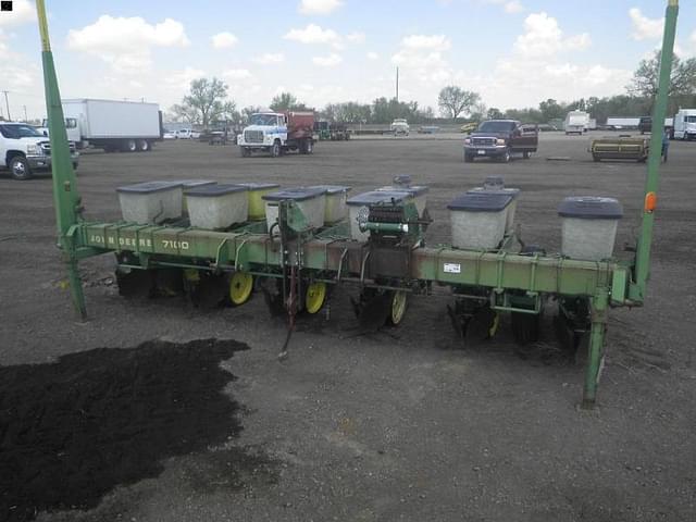Image of John Deere 7100 equipment image 2