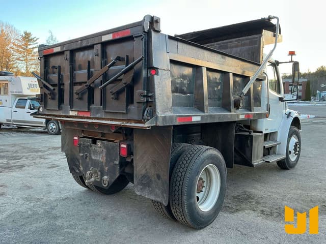 Image of Freightliner M2 equipment image 4