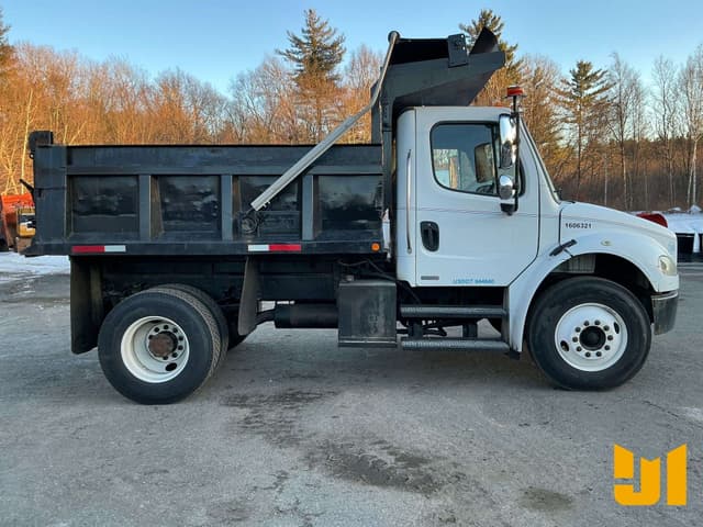 Image of Freightliner M2 equipment image 3