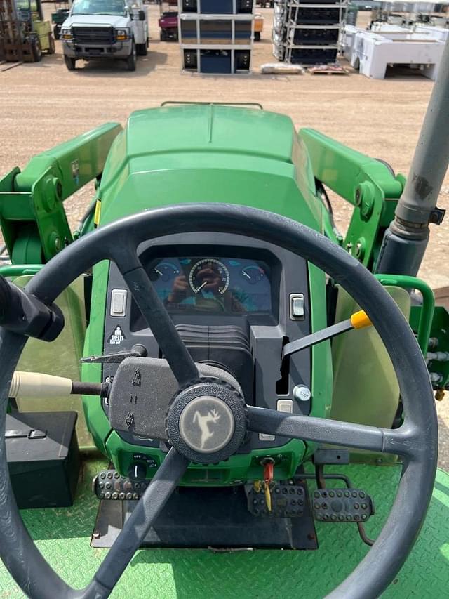 Image of John Deere 6105D equipment image 4