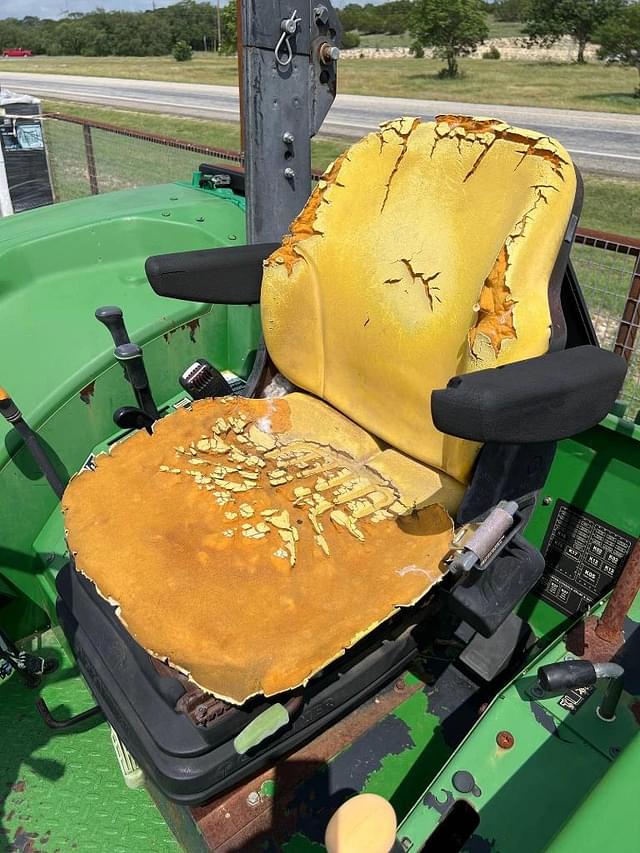 Image of John Deere 6105D equipment image 3