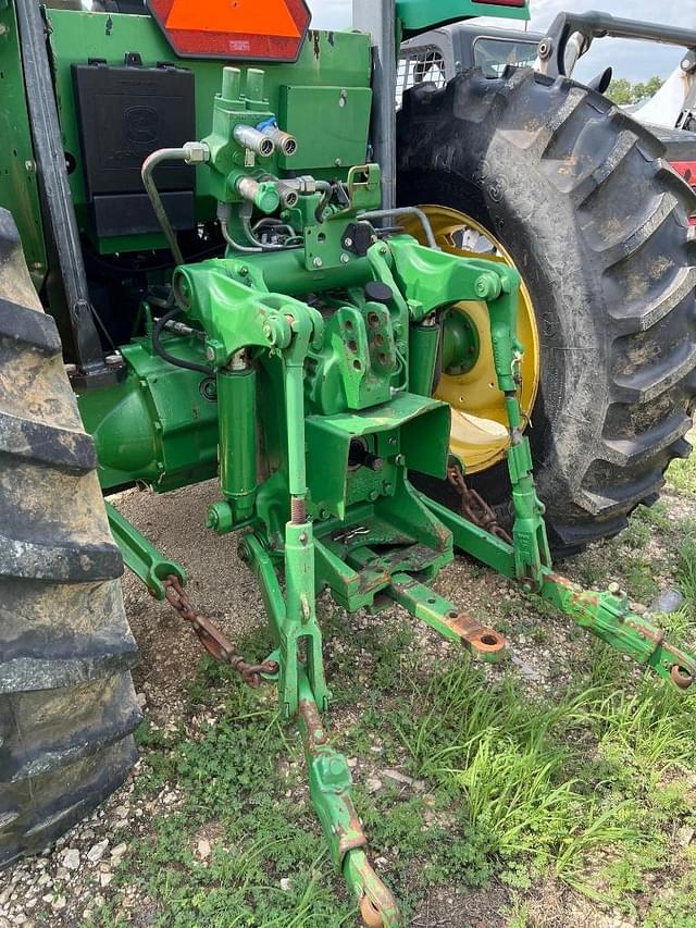 Image of John Deere 6105D equipment image 2