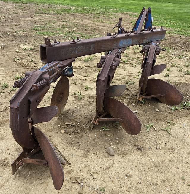 Image of Ford 142 equipment image 2