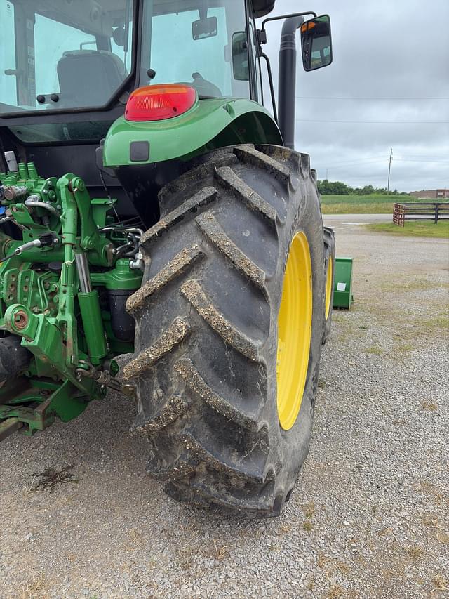 Image of John Deere 8120 equipment image 3