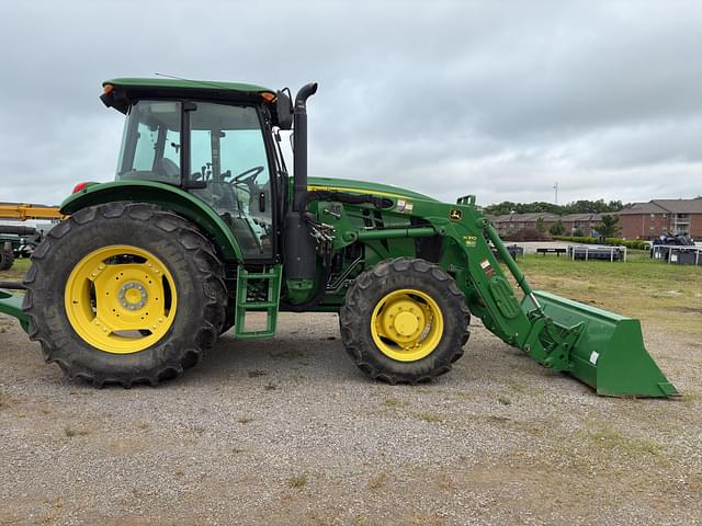 Image of John Deere 8120 equipment image 1