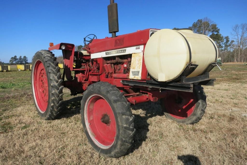 International Harvester 1066 Equipment Image0
