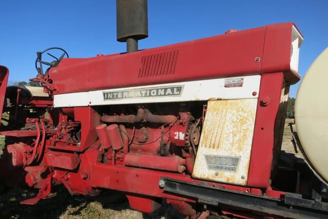 Image of International Harvester 1066 equipment image 4