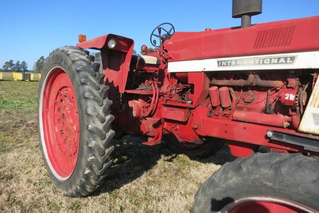 Image of International Harvester 1066 equipment image 3