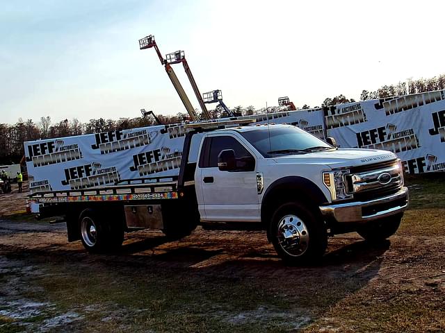 Image of Ford F-550 equipment image 2