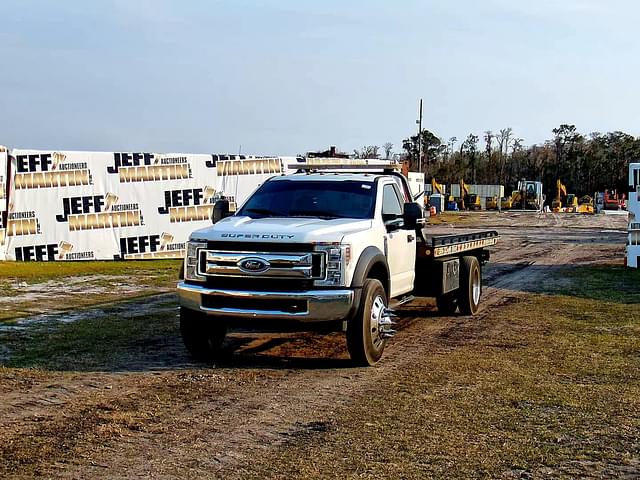 Image of Ford F-550 equipment image 1