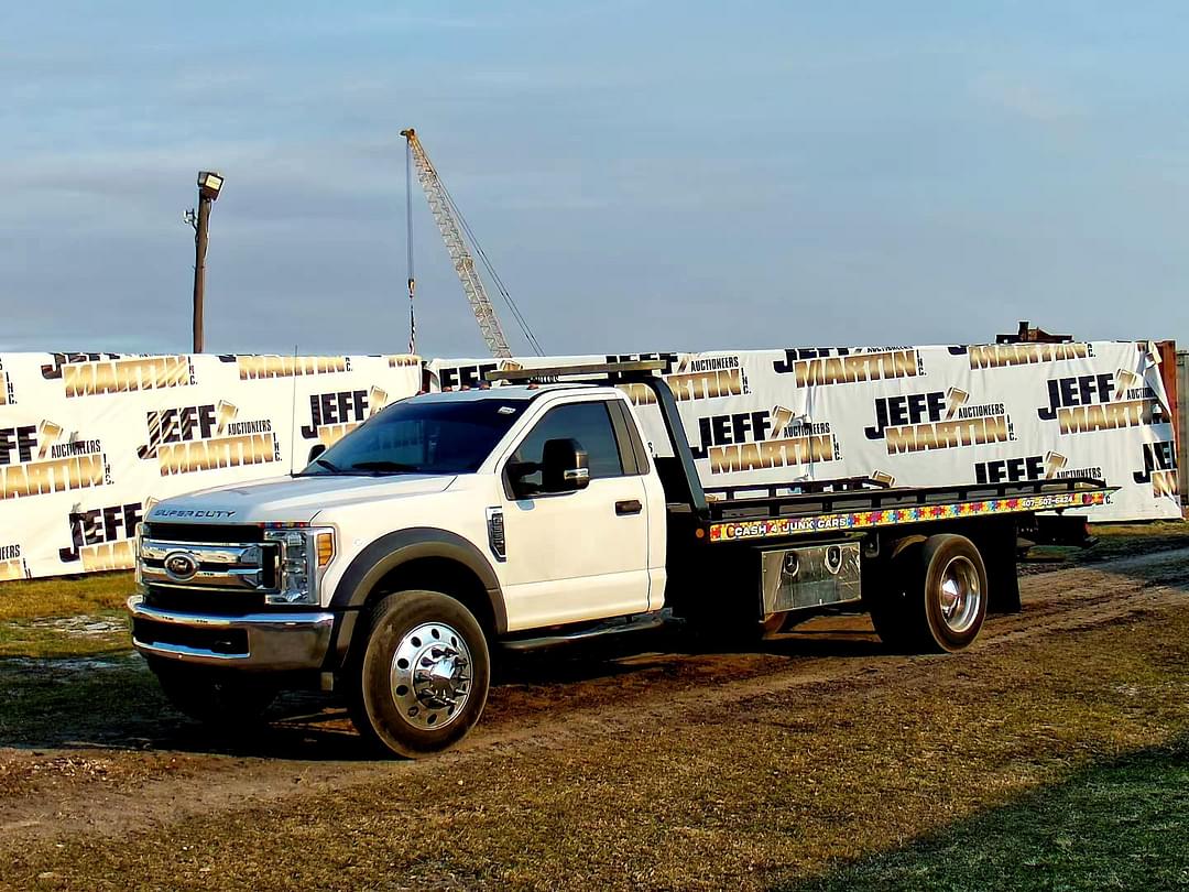 Image of Ford F-550 Primary image