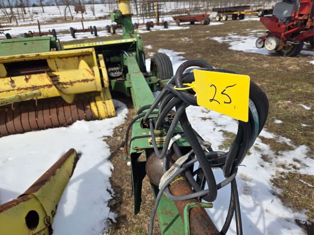 Image of John Deere 3960 equipment image 4