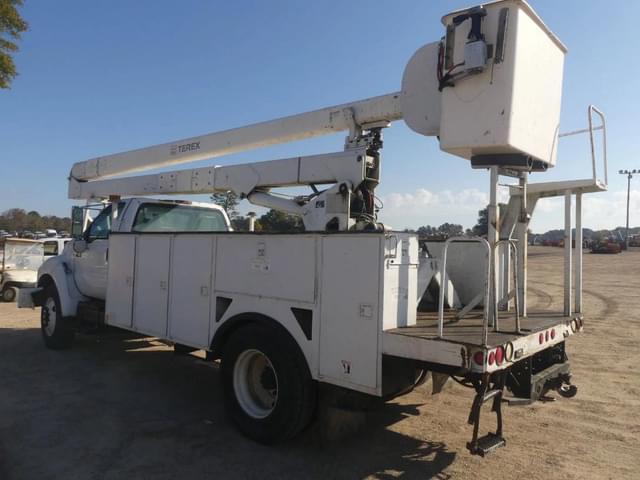 Image of Ford F-750 equipment image 3