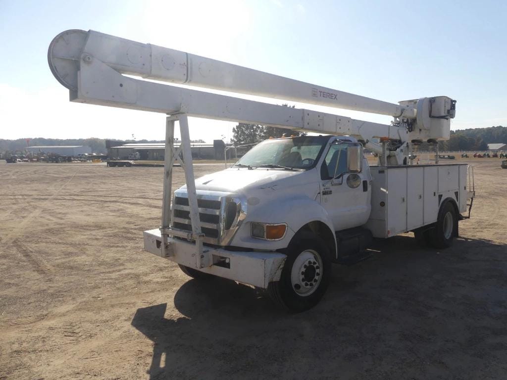 2009 Ford F-750 Equipment Image0