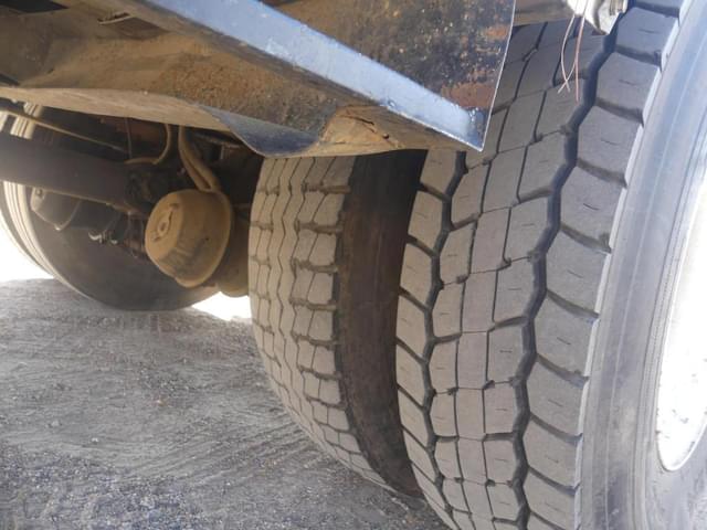 Image of Ford F-750 equipment image 4