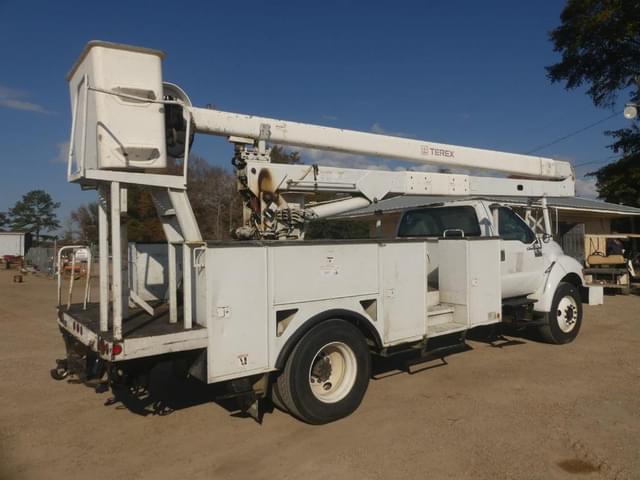 Image of Ford F-750 equipment image 2