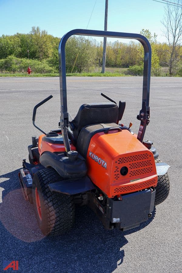 Image of Kubota ZD326 equipment image 2
