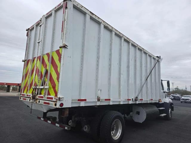 Image of Freightliner 114SD equipment image 4