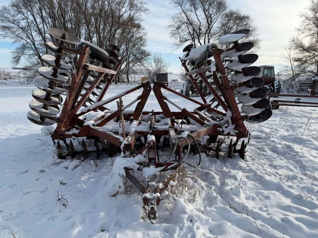 Image of International Harvester 490 equipment image 1