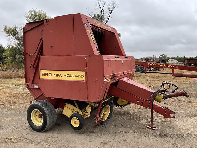 Image of New Holland 660 equipment image 4