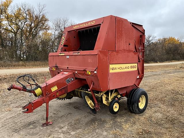 Image of New Holland 660 equipment image 1