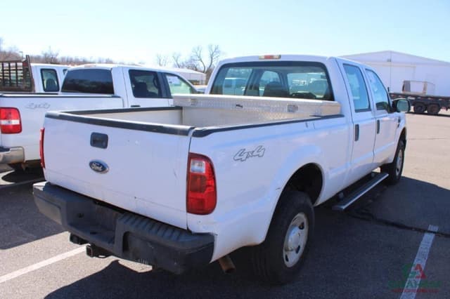 Image of Ford F-250 equipment image 2