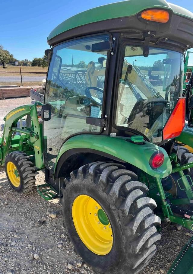 Image of John Deere 3033R equipment image 4