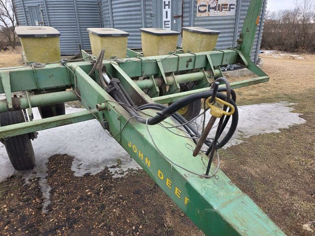 Image of John Deere 7000 equipment image 3