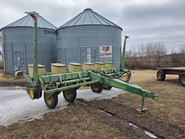 Image of John Deere 7000 equipment image 1