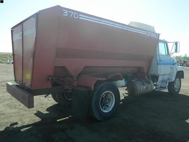 Image of Ford F-750 equipment image 4
