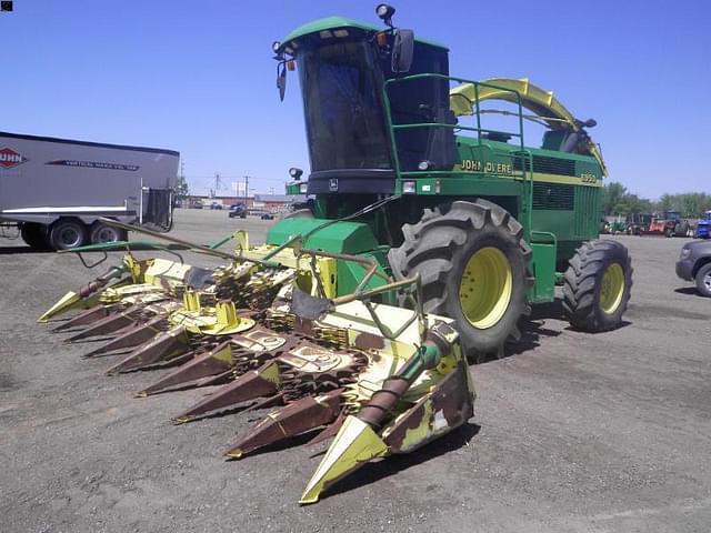 Image of John Deere 6950 equipment image 1