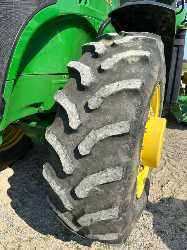 Image of John Deere 7215R equipment image 4