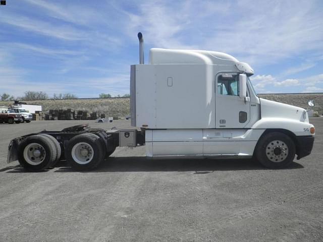Image of Freightliner Century Class equipment image 3
