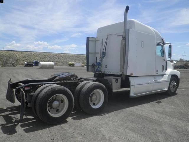 Image of Freightliner Century Class equipment image 4