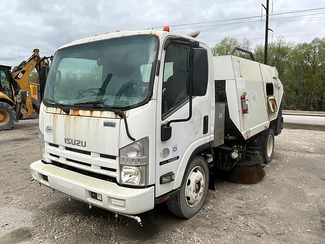 Image of Isuzu NQR equipment image 2