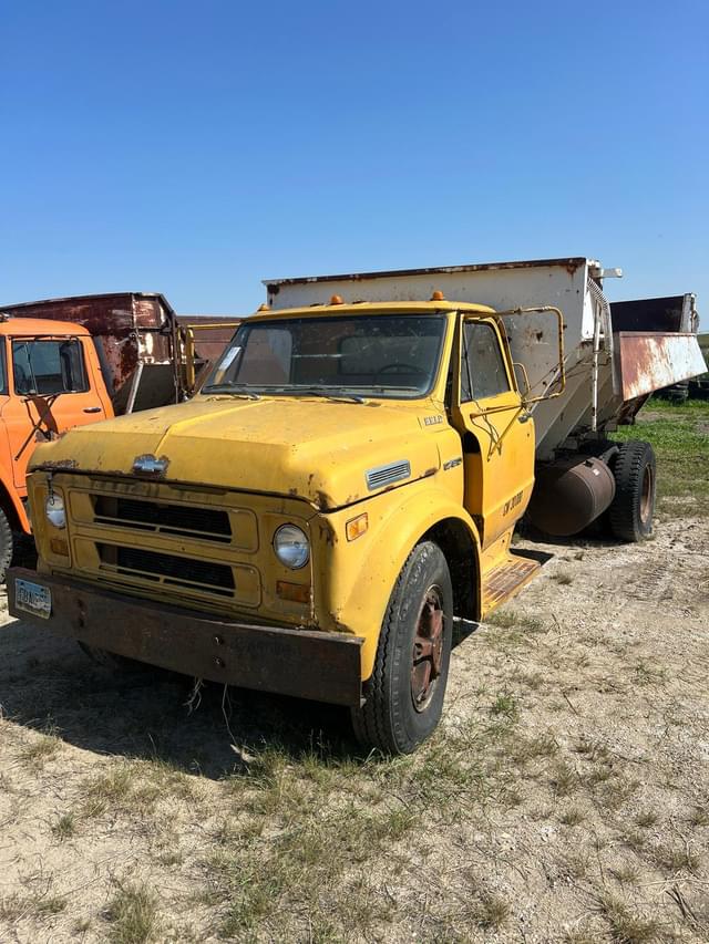 Image of Chevrolet C60 equipment image 1