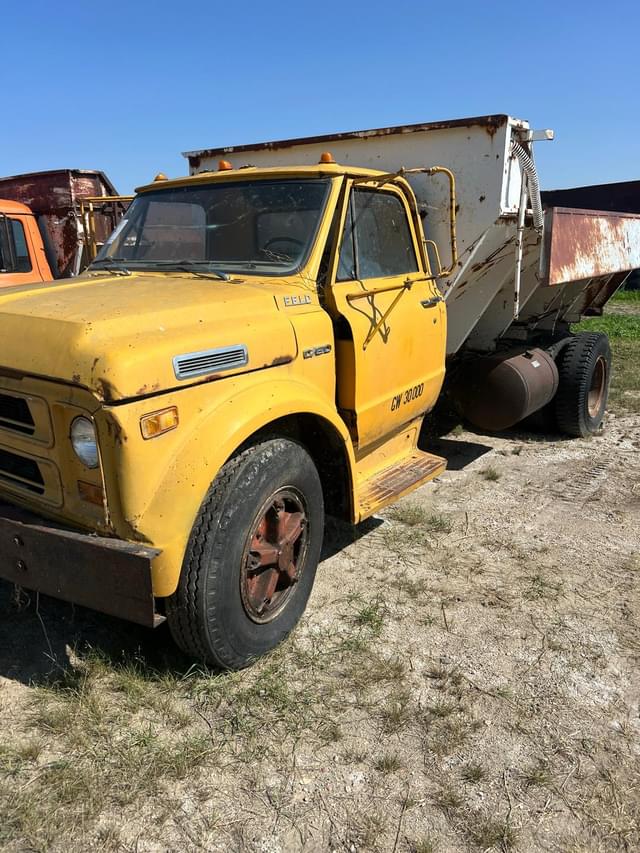 Image of Chevrolet C60 equipment image 3