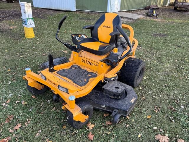 Image of Cub Cadet Ultima ZT2 equipment image 2