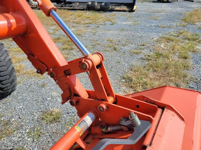Image of Kubota L5740 equipment image 3