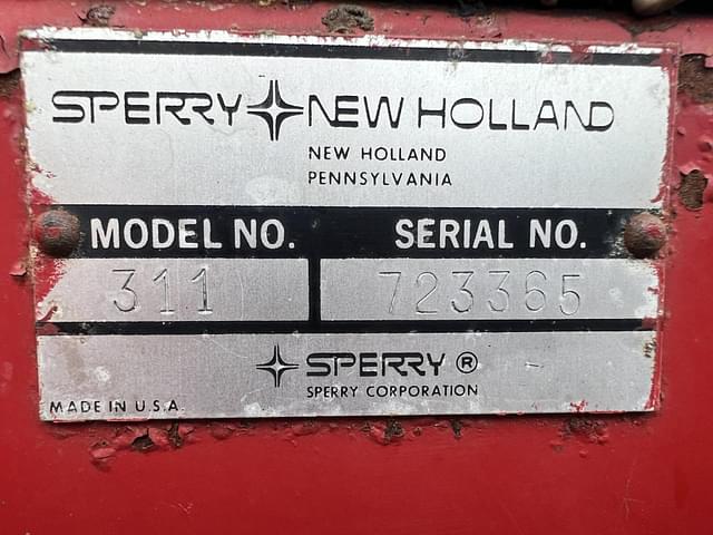 Image of New Holland 311 equipment image 4