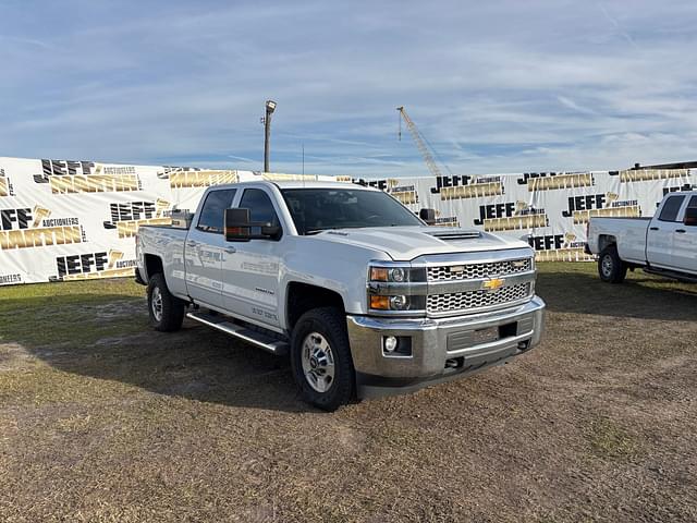 Image of Chevrolet 2500HD equipment image 2