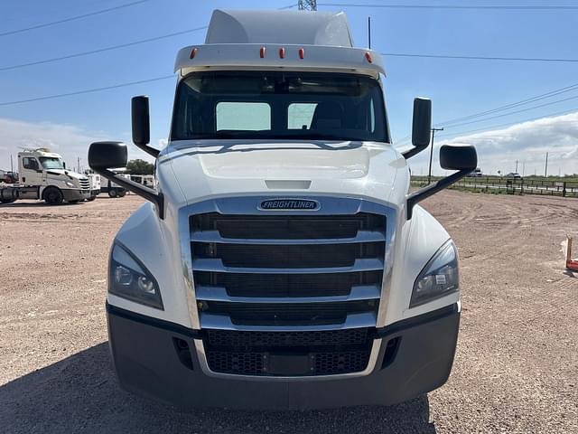 Image of Freightliner Cascadia equipment image 1