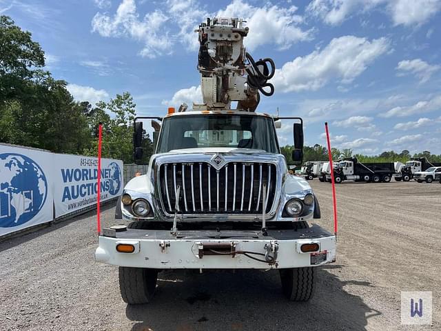 Image of International 7400 equipment image 2
