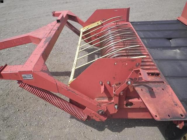 Image of New Holland 166 equipment image 4