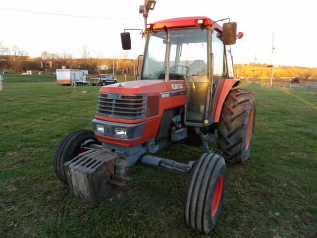 Image of Kubota M9000 equipment image 1