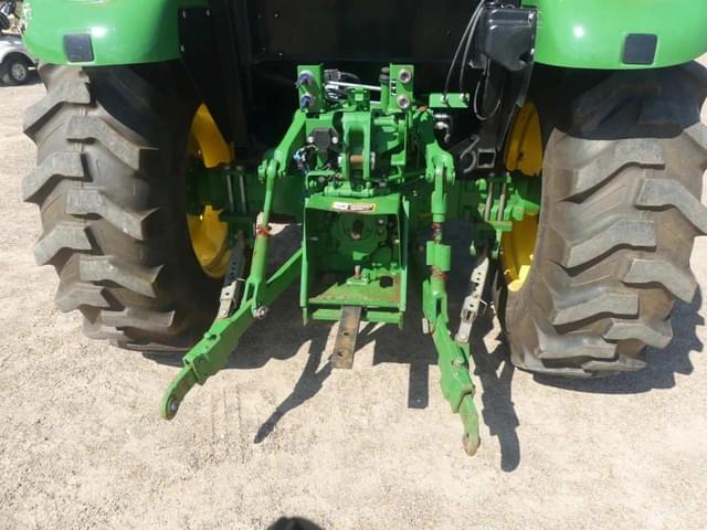 Image of John Deere 5065E equipment image 3